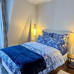 Hideaway Retreat Eiffel Tower