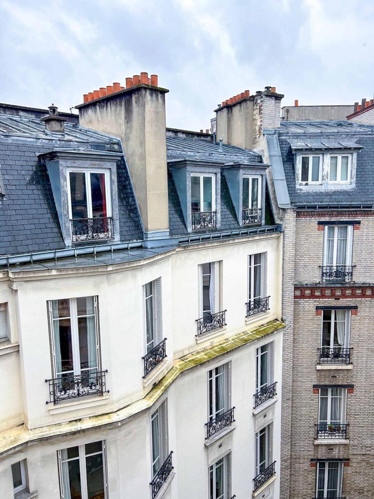 Hideaway Retreat Eiffel Tower Apartment